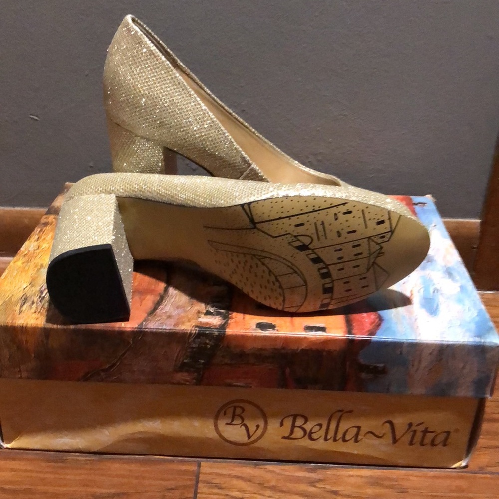 BRAND NEW WOMAN’S GOLD GLITTER BELLA VITA HIGH HEELS SIZE 7! NIB 🔥🔥🔥🔥🔥 - Picture 5 of 6